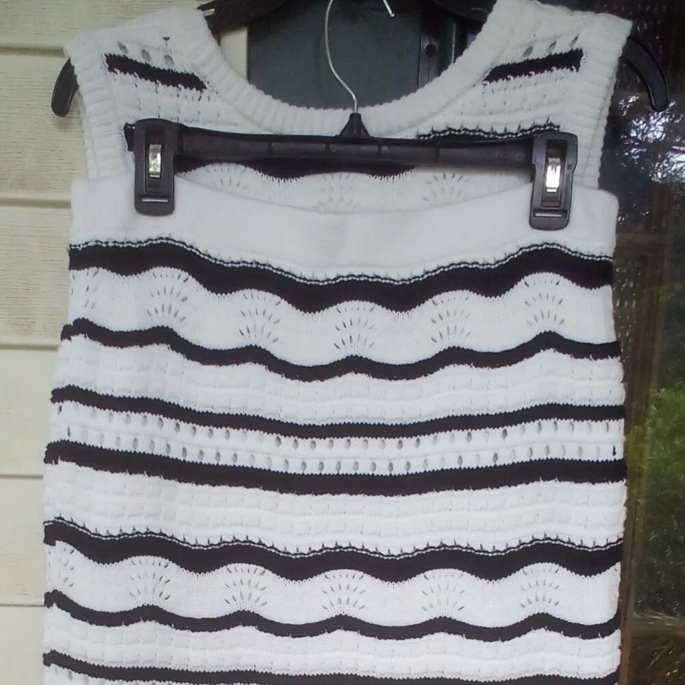 House of Harlow 1960 2PC Crocheted Blck/Whte Stripe Top & Maxi Skirt Size: L NWT - Picture 5 of 12